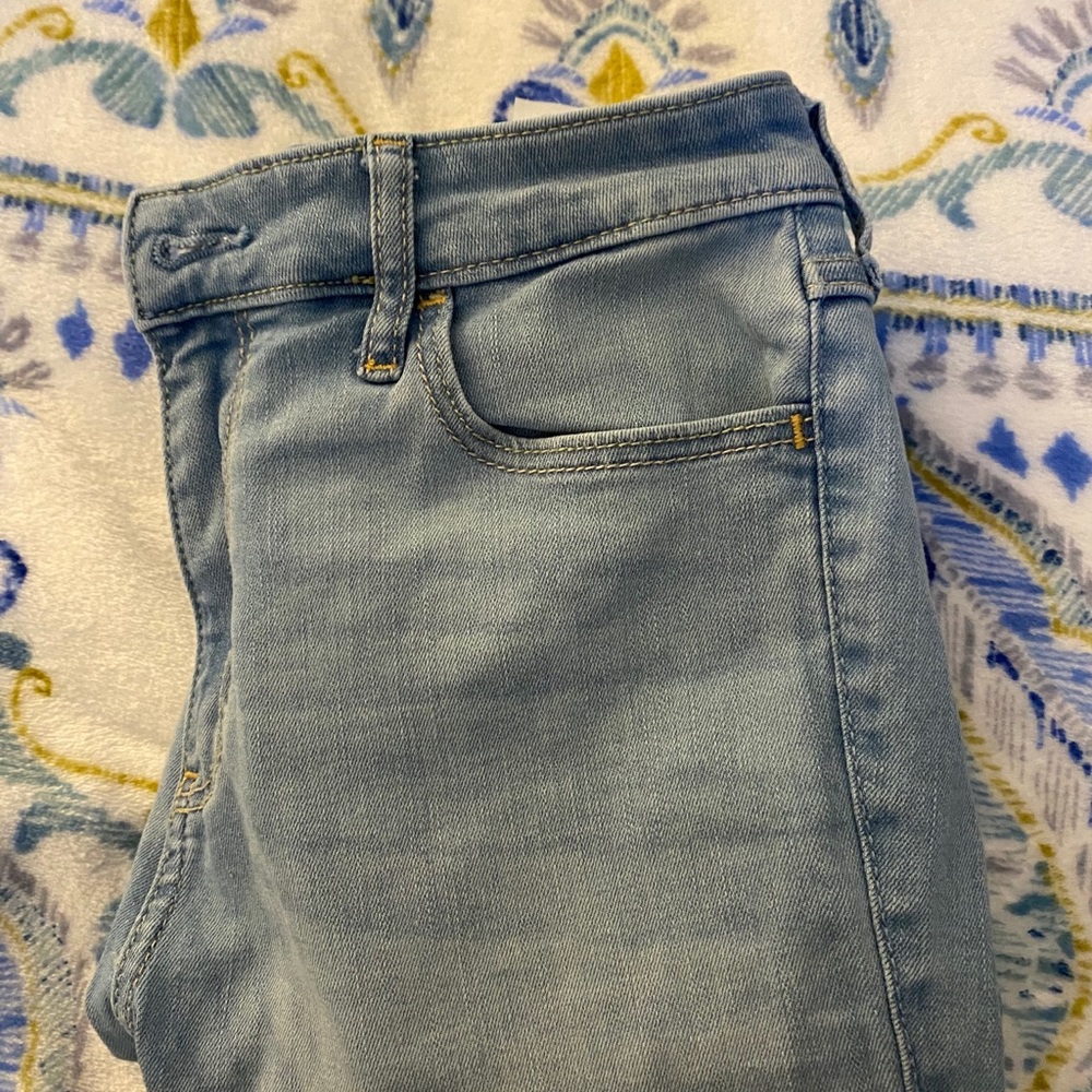 Nice medium blue jegging material jeans high rise